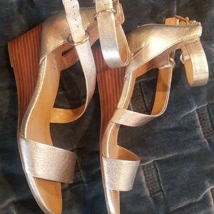Summer sandals, great condition gold